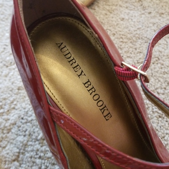 Audrey Brooke burgundy pumps - Picture 4 of 4